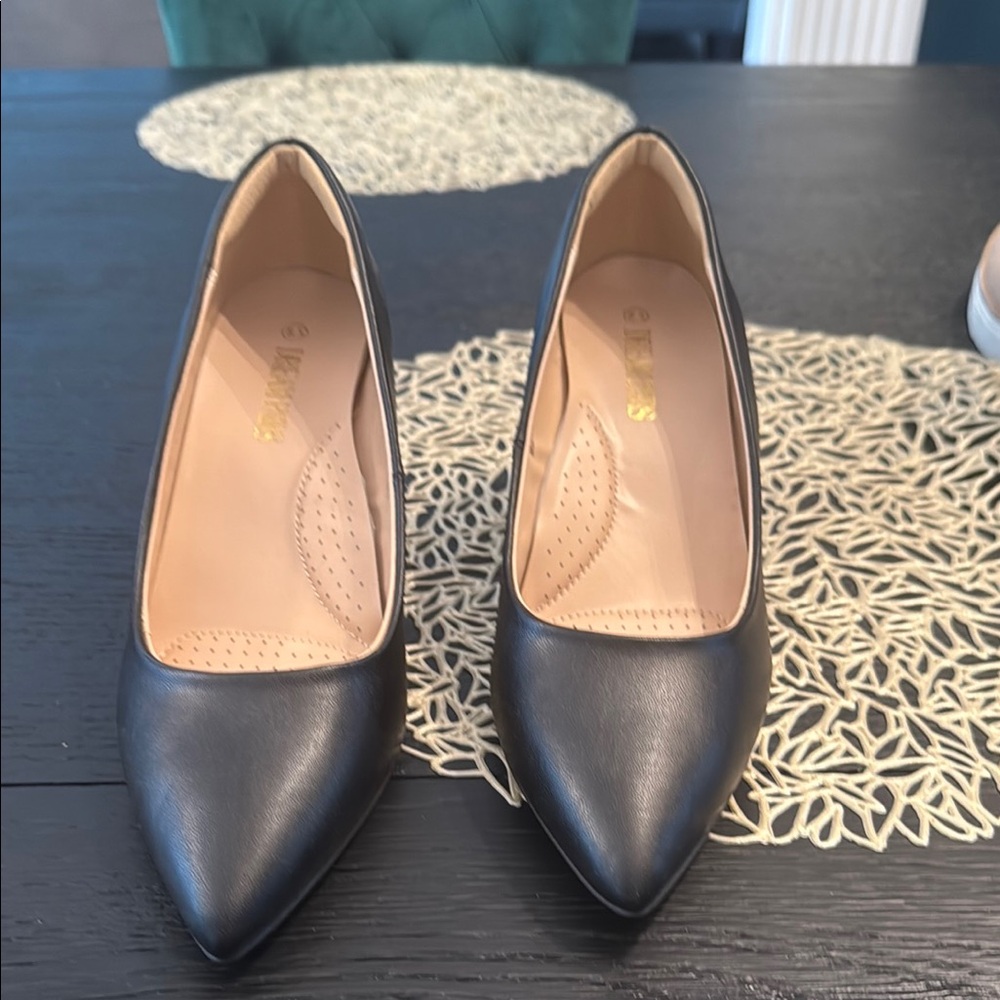 Dream Pairs Black Heels Classic Design